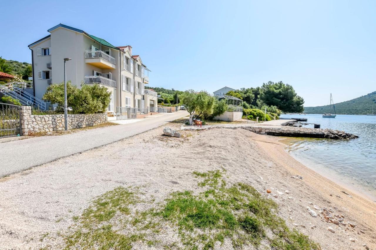 Apartments Silvana 로고즈니차 외부 사진