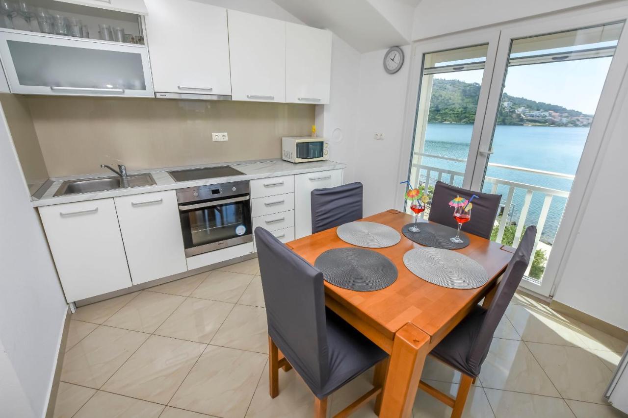 Apartments Silvana 로고즈니차 외부 사진