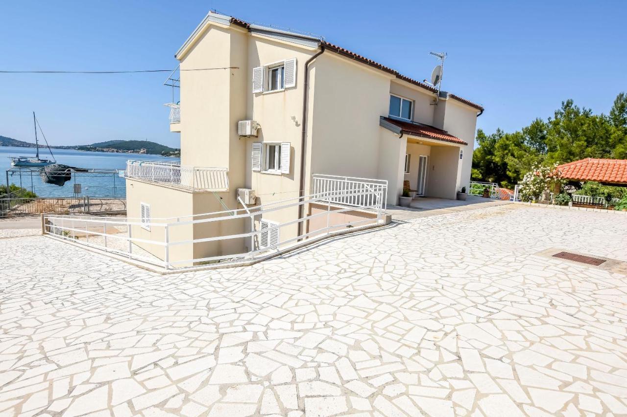 Apartments Silvana 로고즈니차 외부 사진