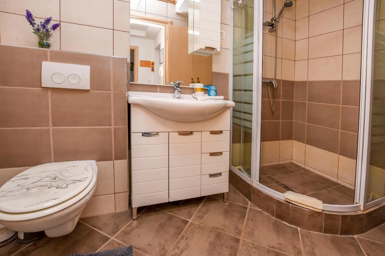 Apartments Silvana 로고즈니차 외부 사진