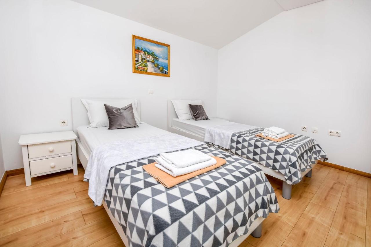 Apartments Silvana 로고즈니차 외부 사진