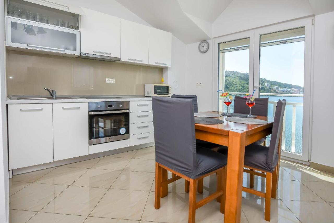 Apartments Silvana 로고즈니차 외부 사진